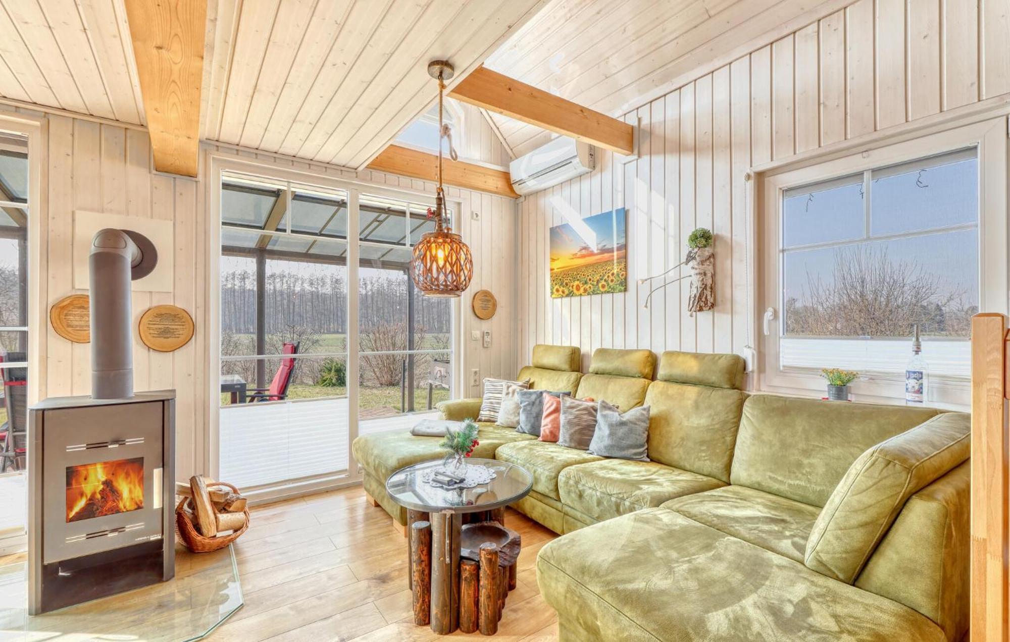 2 Bedroom Beautiful Home In Zerpenschleuse Esterno foto